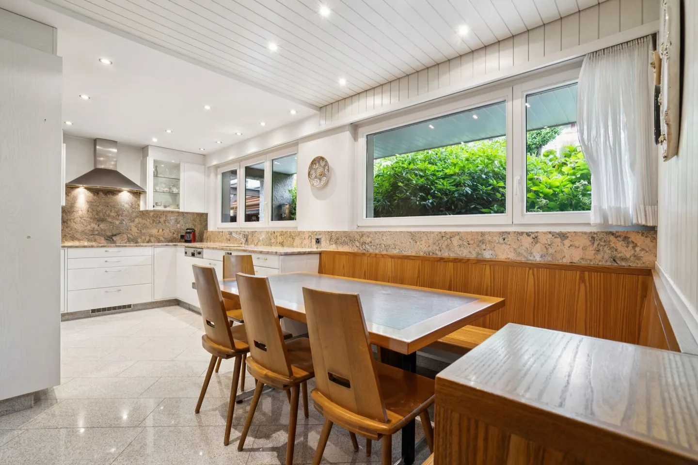 Spacious, semi-detached 7.5-room single-family house with drivable warehouse - Photo 4 of 13