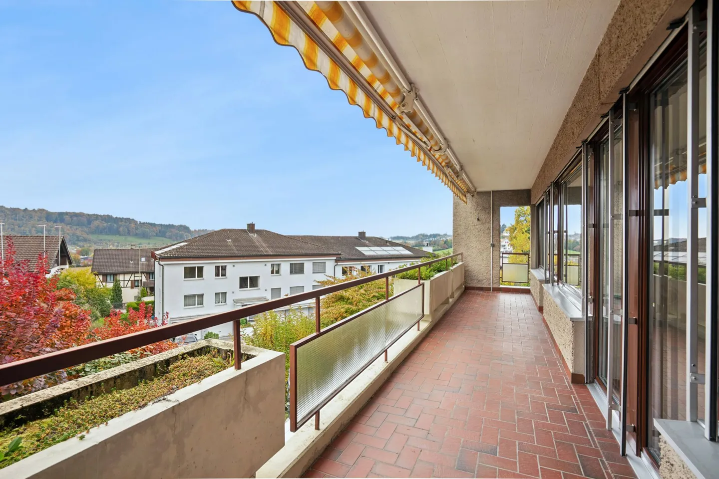 Spacious, semi-detached 7.5-room single-family house with drivable warehouse - Photo 9 of 13