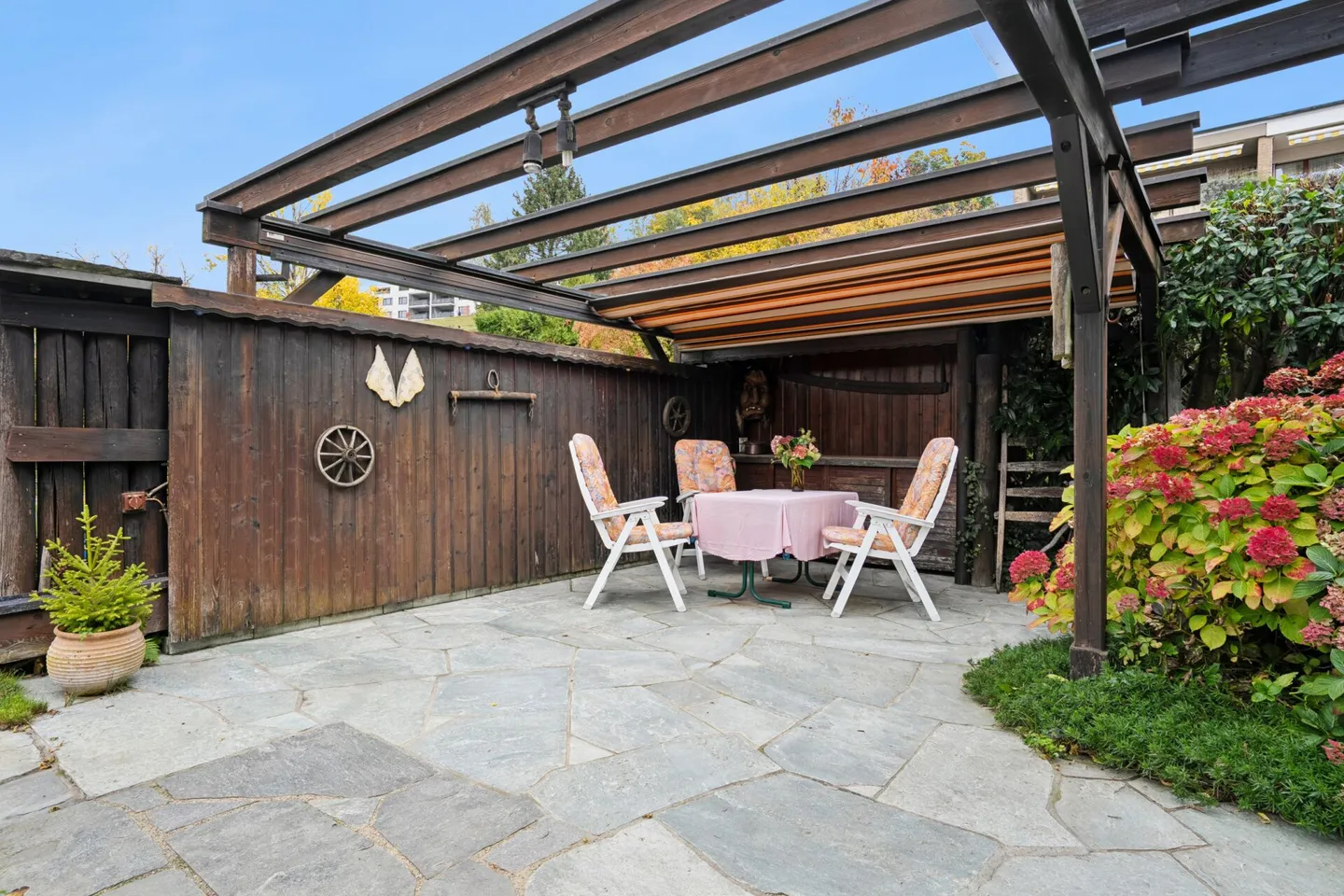 Spacious, semi-detached 7.5-room single-family house with drivable warehouse - Photo 11 of 13