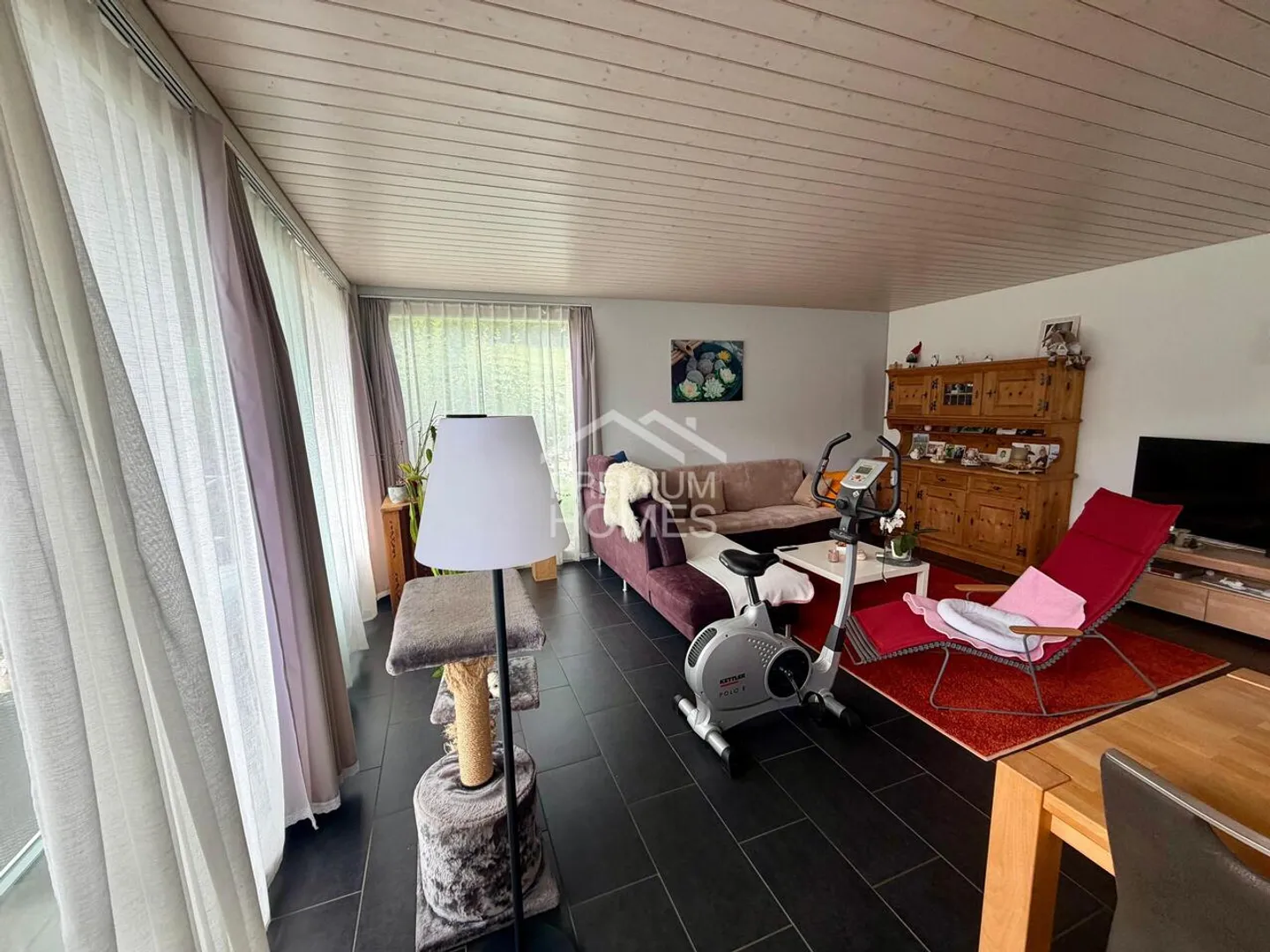 Versatile Family Home - Photo 4 of 11