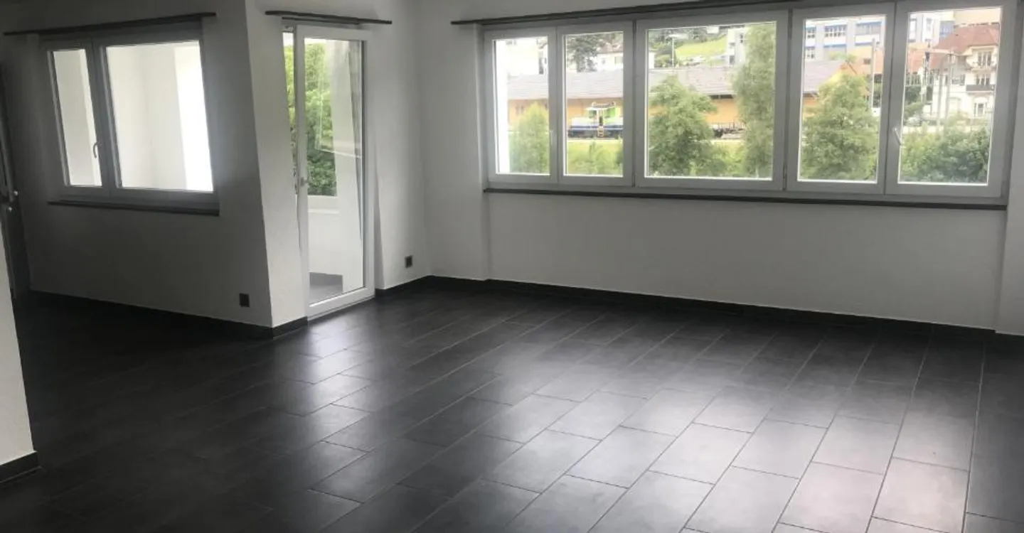 3.5 Room Apartment - Photo 2 of 10