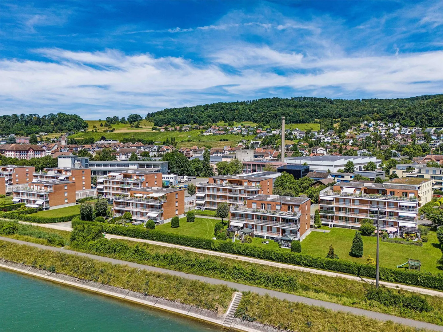 Ruhig und zentrumsnah direkt am Klingnauer Stausee - Foto 1 von 10