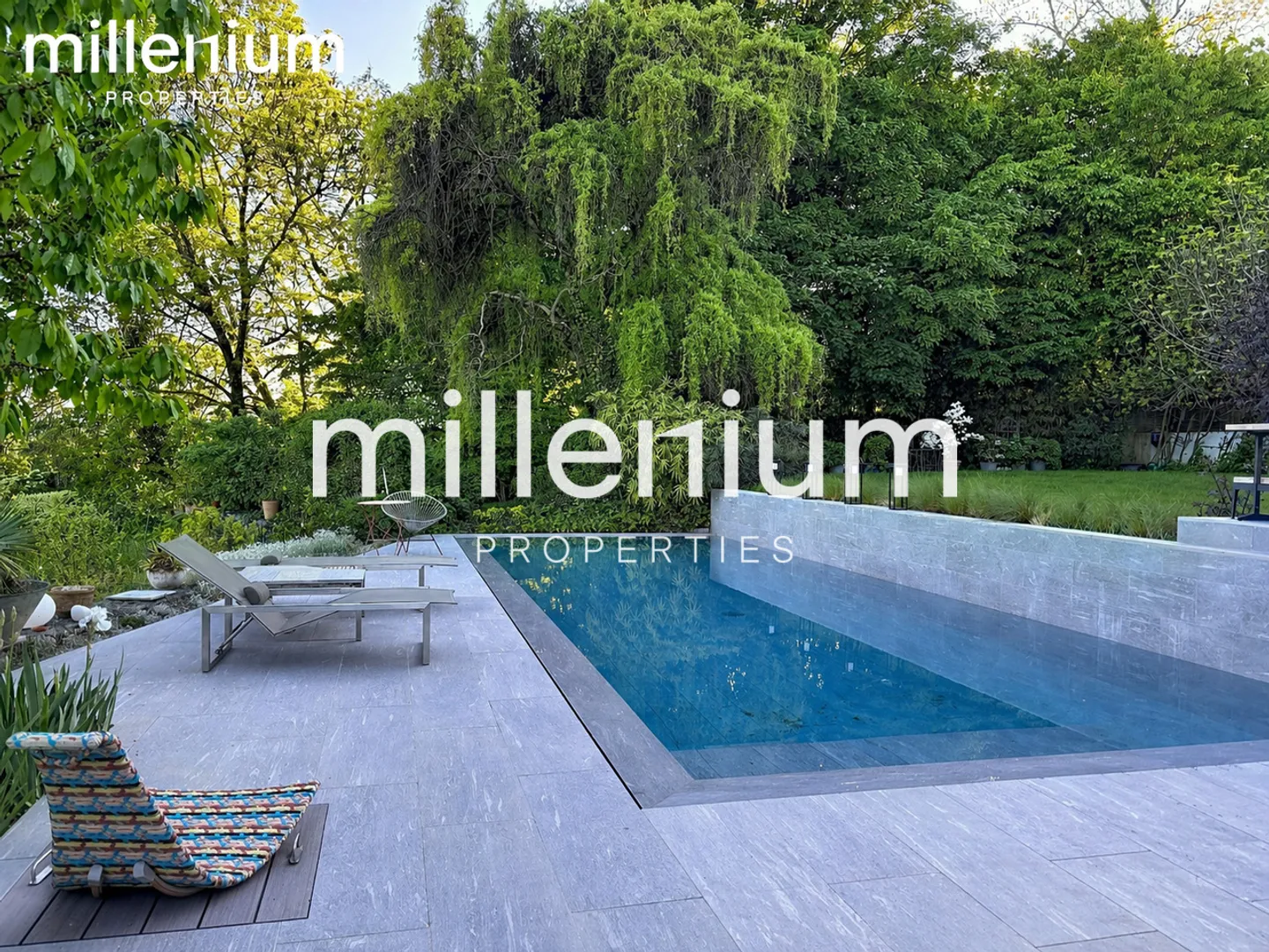 Propriété d'architecte avec vue panoramique et potentiel équestre - Photo 1 sur 2