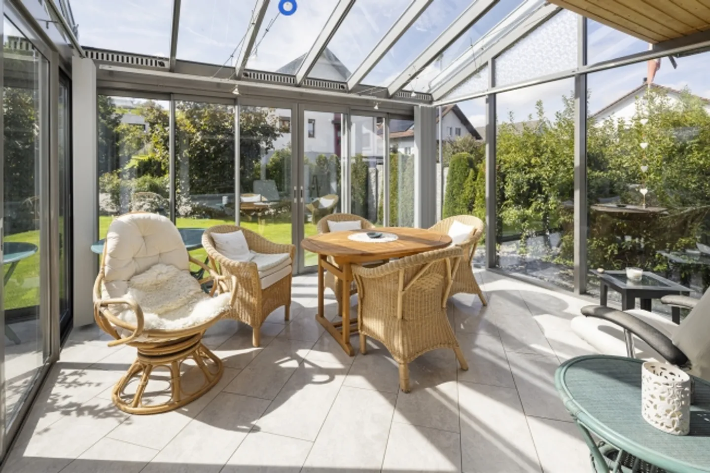 Oasi abitativa con giardino d'inverno e proprietà ben curata in una posizione tranquilla - Foto 5 di 16