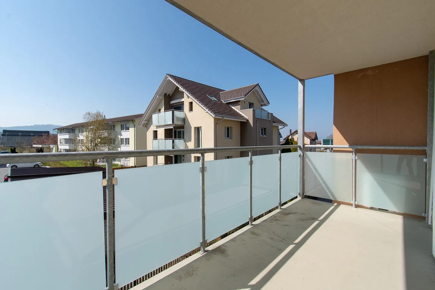 Appartamento luminoso di 3,5 stanze con balcone - Foto 6 di 13