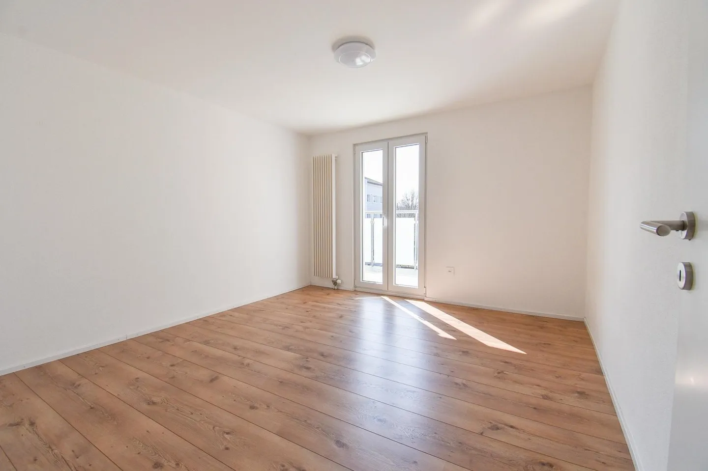 Appartamento luminoso di 3,5 stanze con balcone - Foto 8 di 13