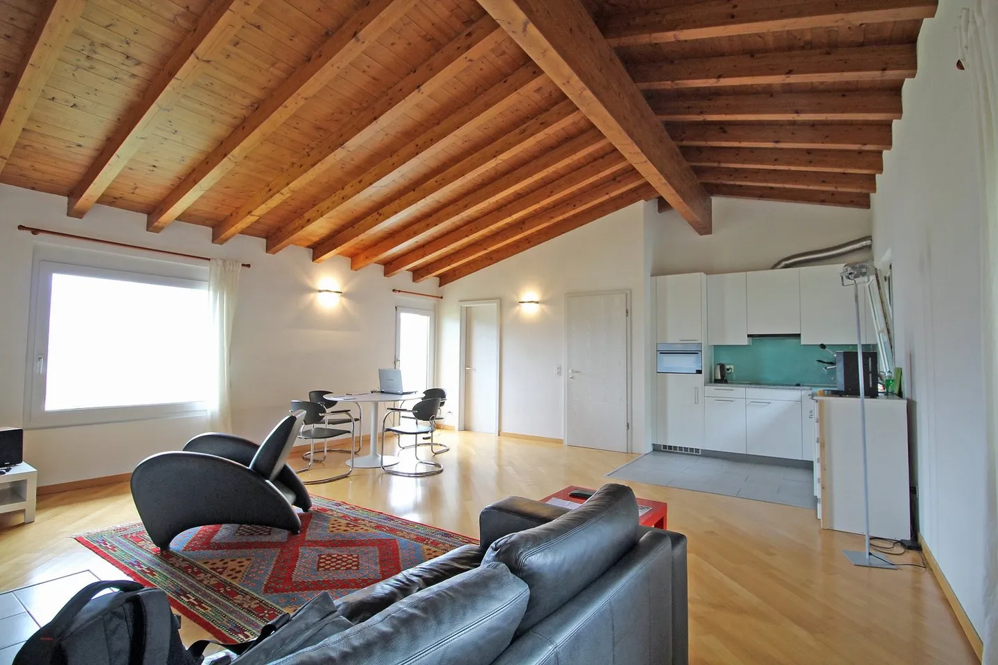 Penthouse avec 2,5 pièces et vue sur le lac - Photo 2 sur 8