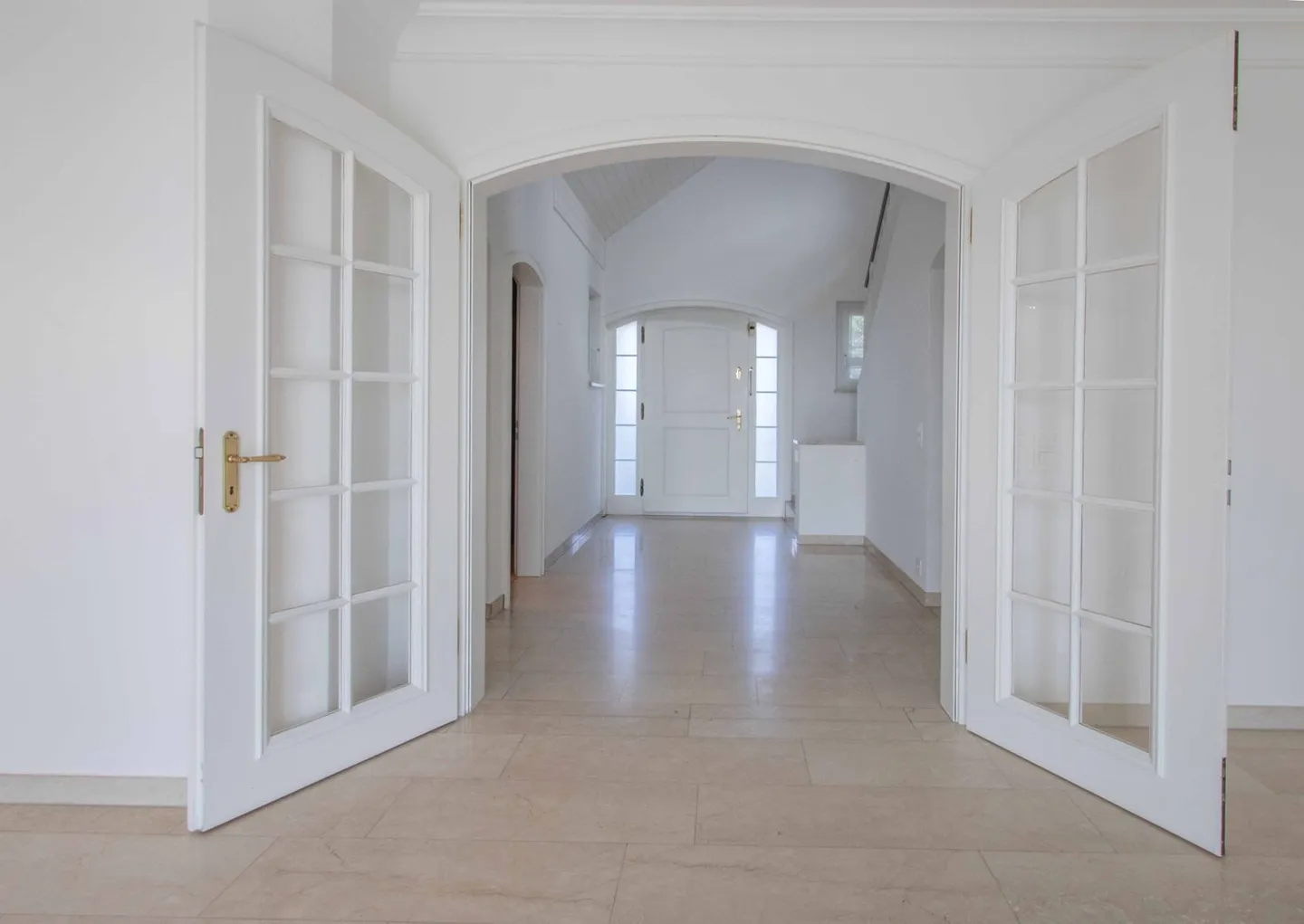 Living with style – in a prime panoramic location - Photo 2 of 20