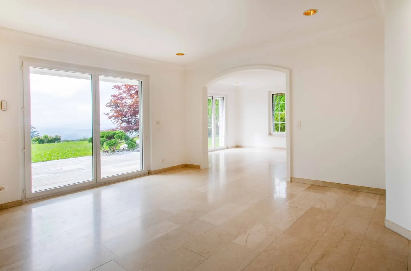 Living with style – in a prime panoramic location - Photo 4 of 20