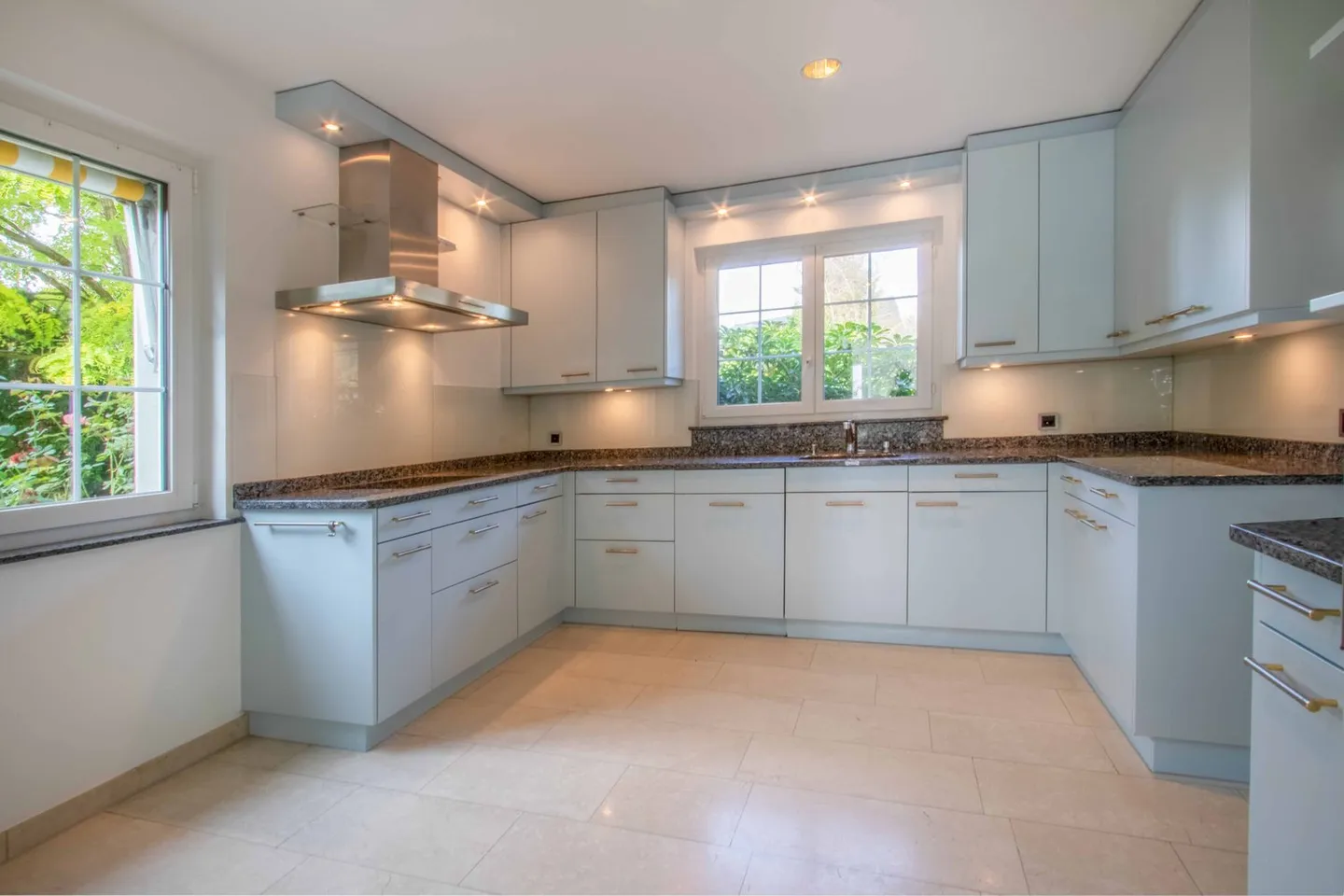 Living with style – in a prime panoramic location - Photo 7 of 20