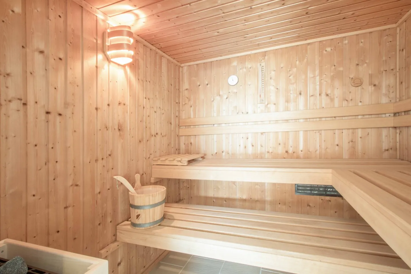 Living with style – in a prime panoramic location - Photo 17 of 20