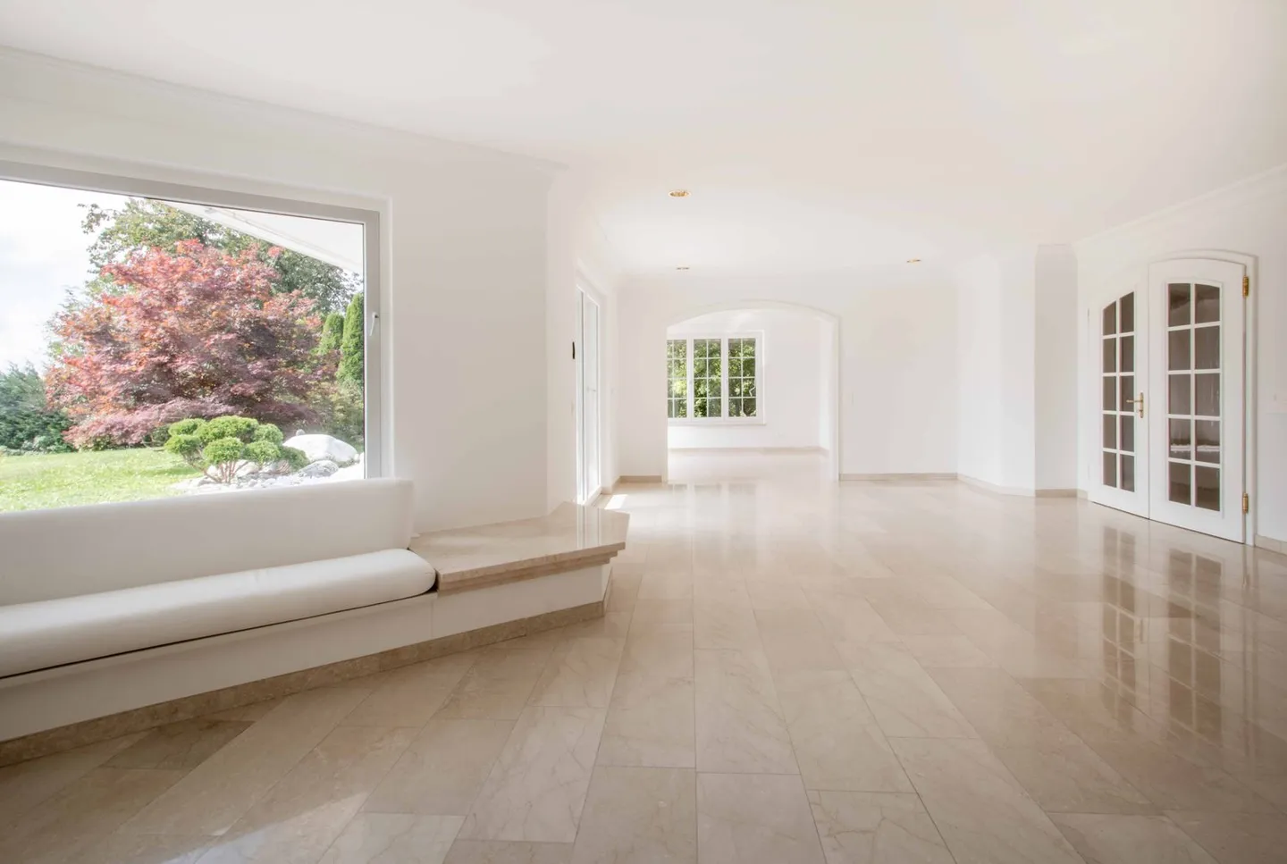 Living with style – in a prime panoramic location - Photo 8 of 20