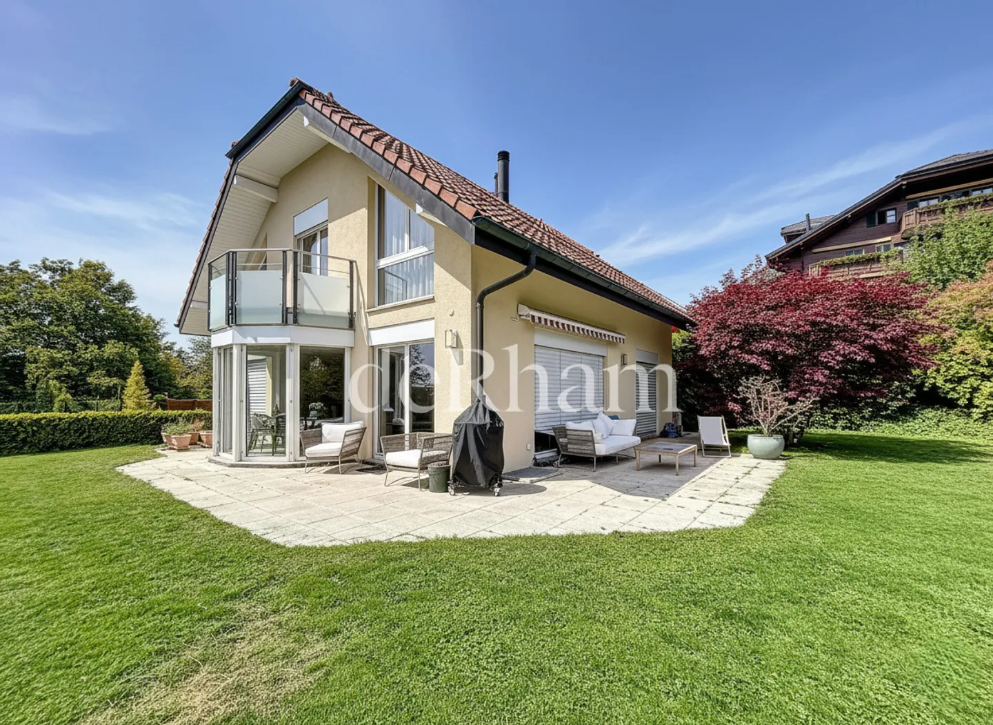 Bright and spacious villa, ideal location and panoramic view! - Photo 1 of 13