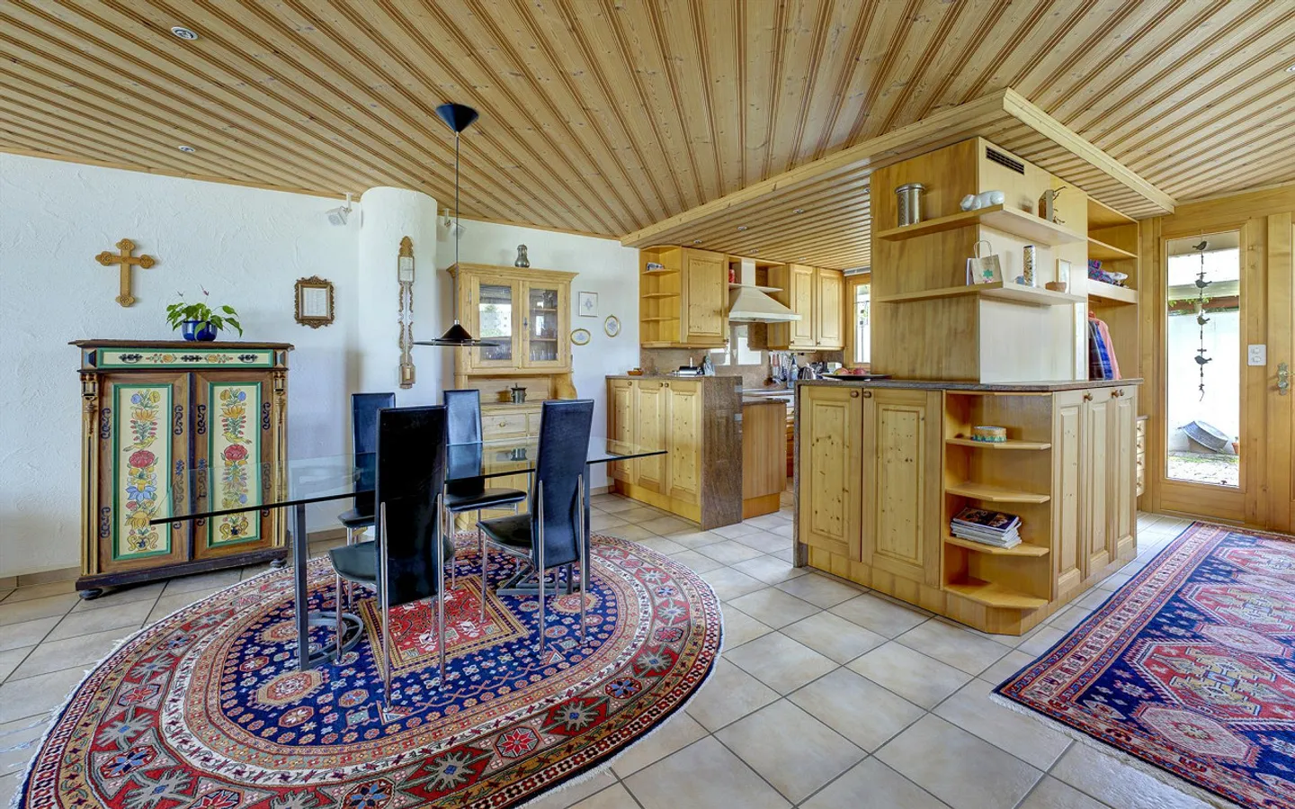Corner House in a Privileged Location - Photo 1 of 18