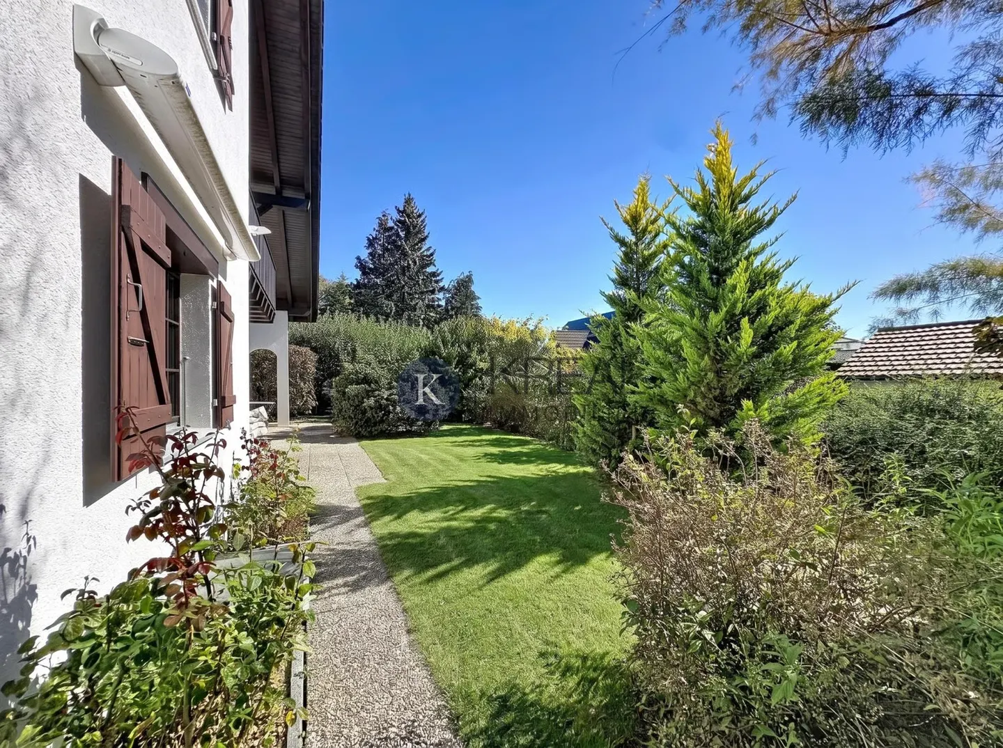 Individual villa full of character, in a privileged environment - Photo 1 of 13