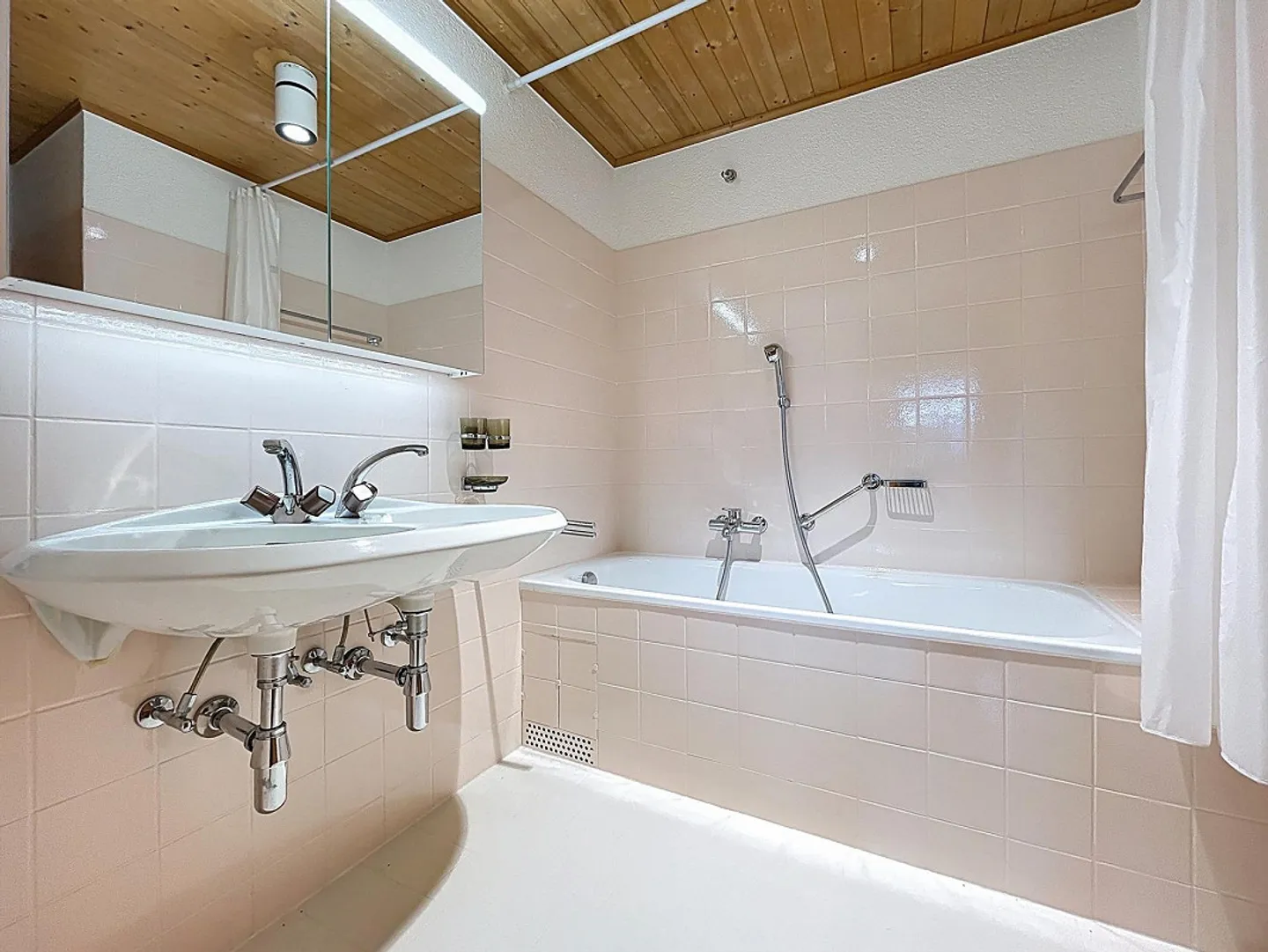 SOTTO IL PINO - Foto 12 di 13