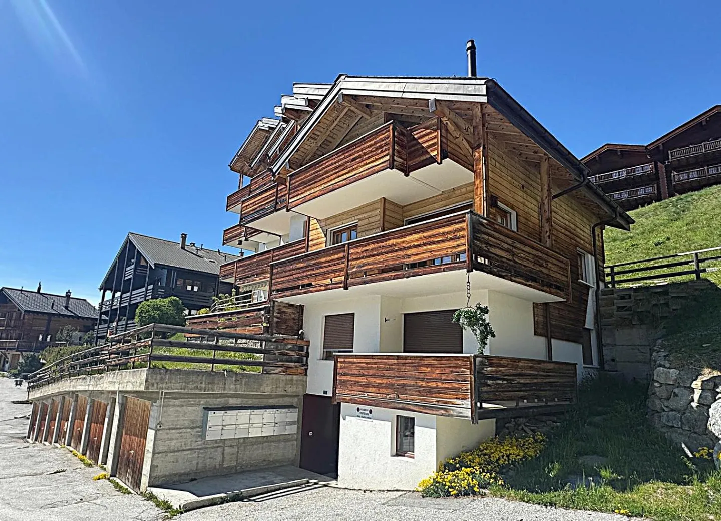 Exklusivität: Charmante 2,5 Zimmer, große Terrasse nach Süden, atemberaubende Aussicht - Foto 1 von 14