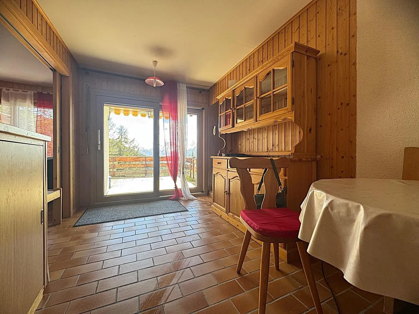 Exklusivität: Charmante 2,5 Zimmer, große Terrasse nach Süden, atemberaubende Aussicht - Foto 2 von 14
