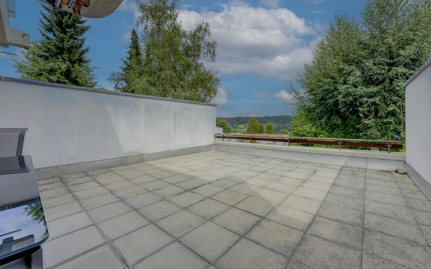 Corner House in a Privileged Location - Photo 7 of 18