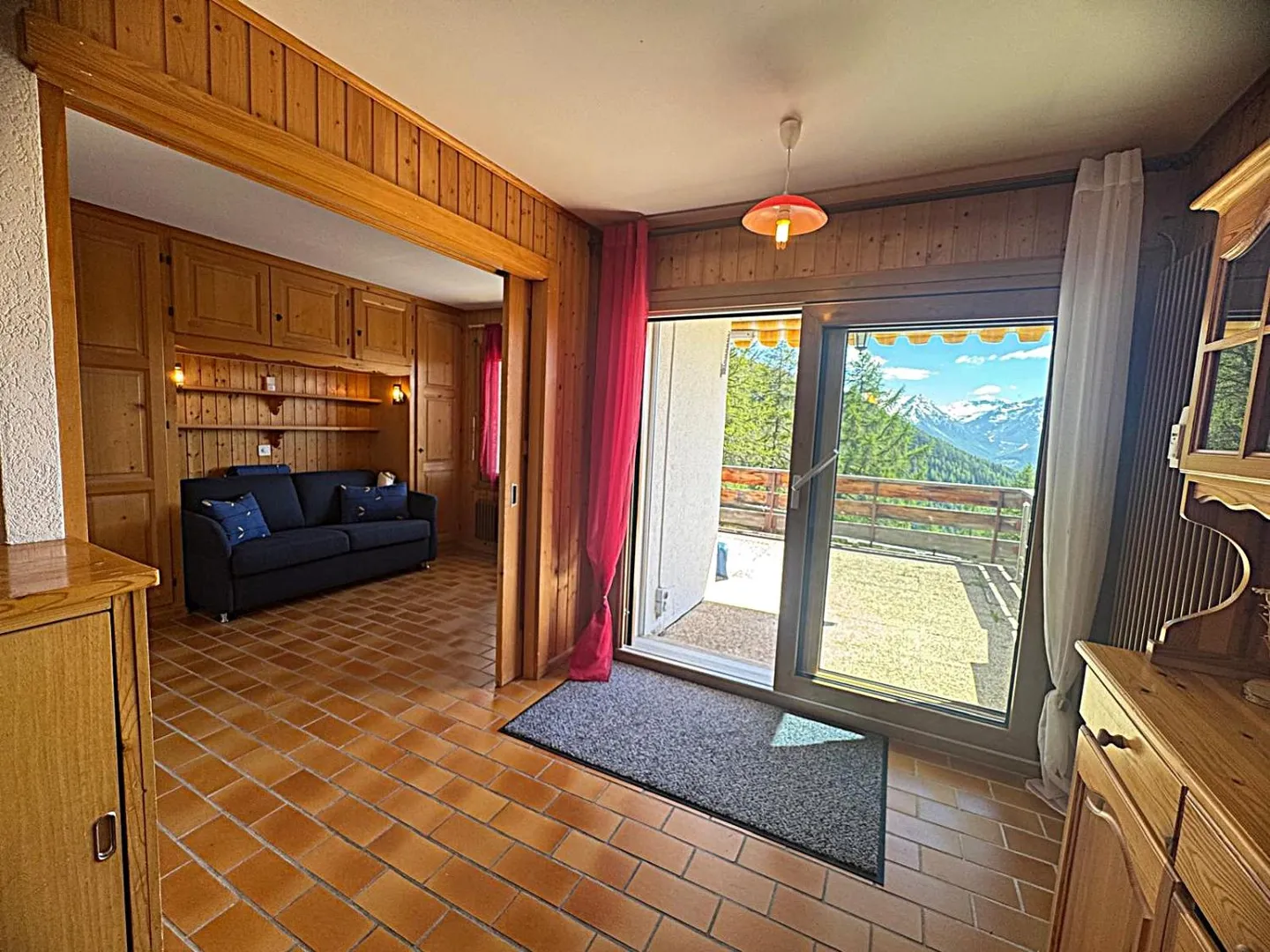 Exklusivität: Charmante 2,5 Zimmer, große Terrasse nach Süden, atemberaubende Aussicht - Foto 3 von 14
