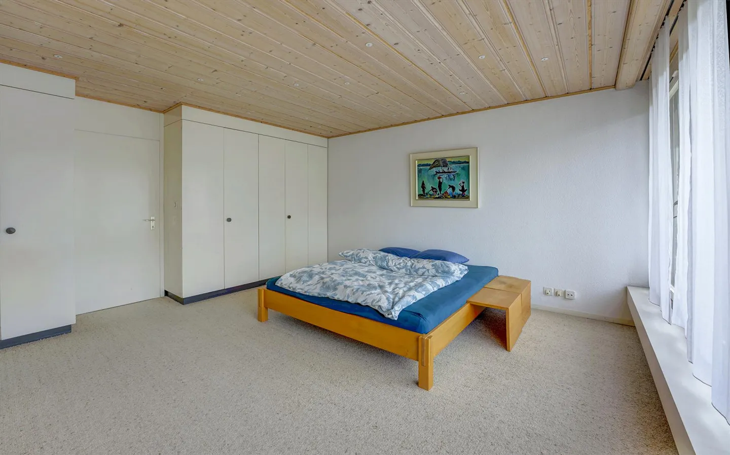 Corner House in a Privileged Location - Photo 9 of 18