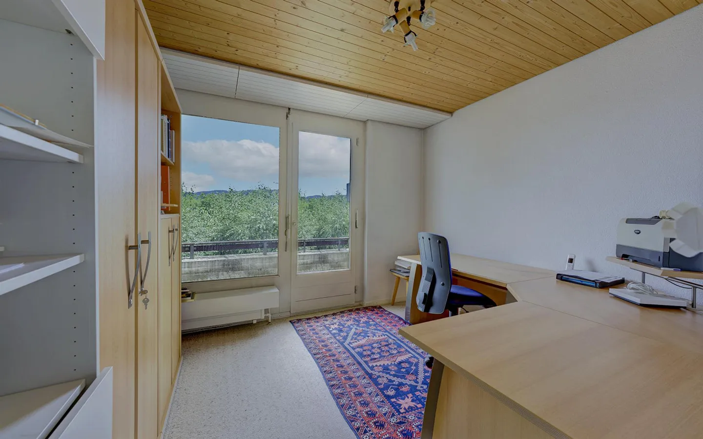 Corner House in a Privileged Location - Photo 10 of 18
