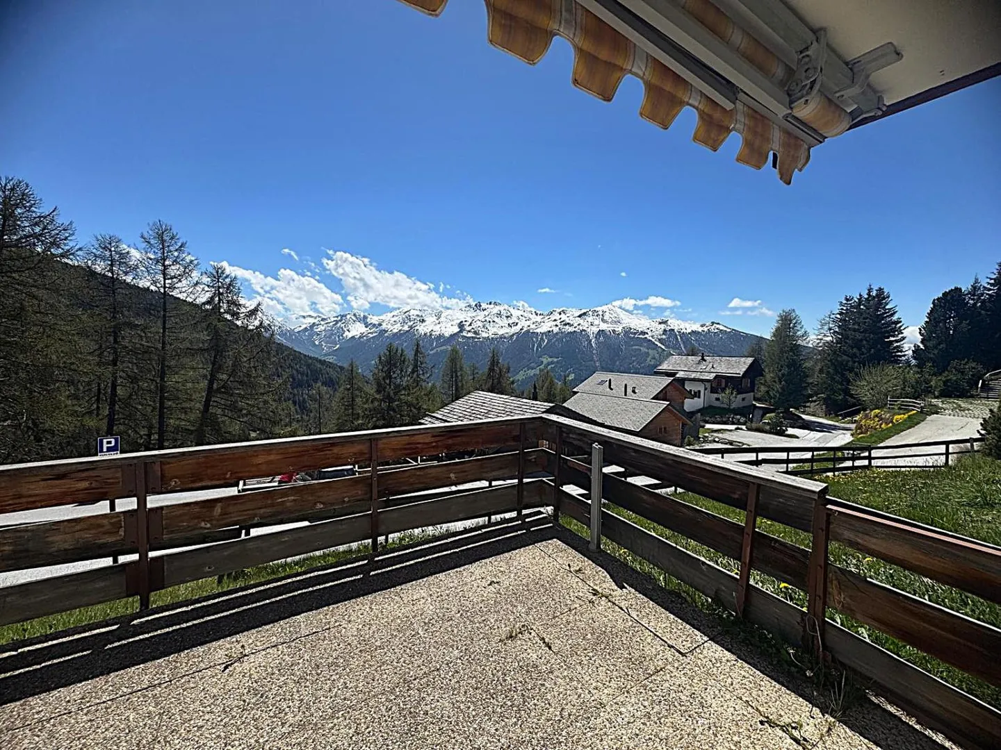 Exklusivität: Charmante 2,5 Zimmer, große Terrasse nach Süden, atemberaubende Aussicht - Foto 4 von 14