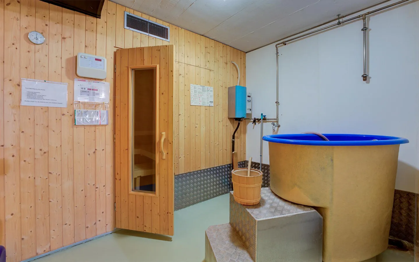 Corner House in a Privileged Location - Photo 16 of 18