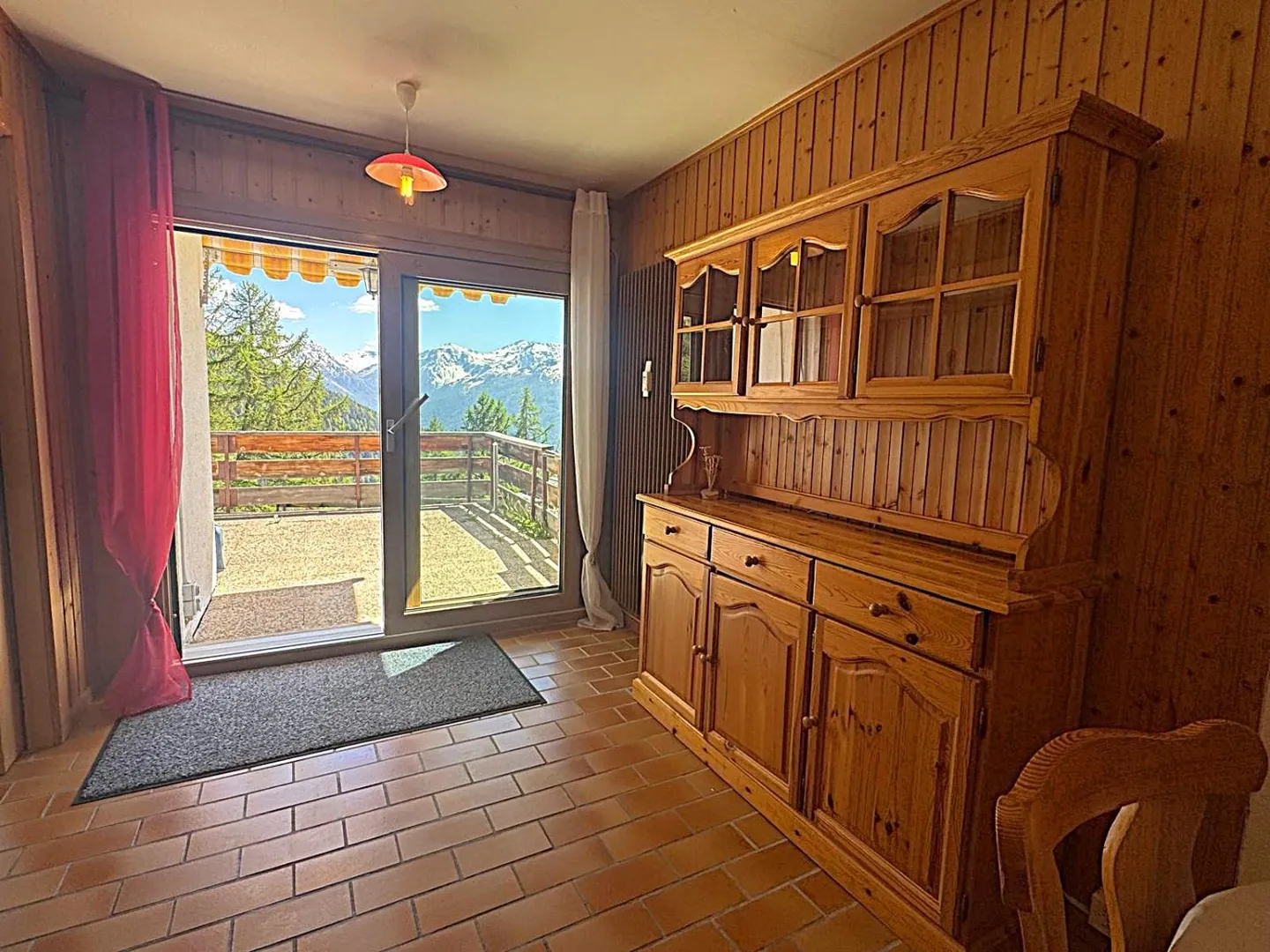 Exklusivität: Charmante 2,5 Zimmer, große Terrasse nach Süden, atemberaubende Aussicht - Foto 5 von 14