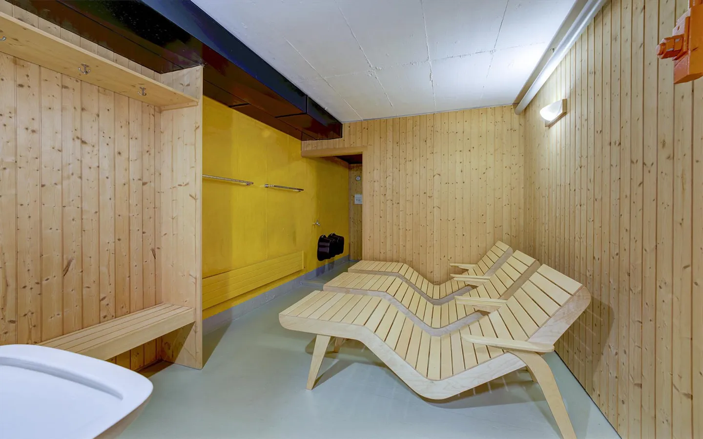 Corner House in a Privileged Location - Photo 15 of 18