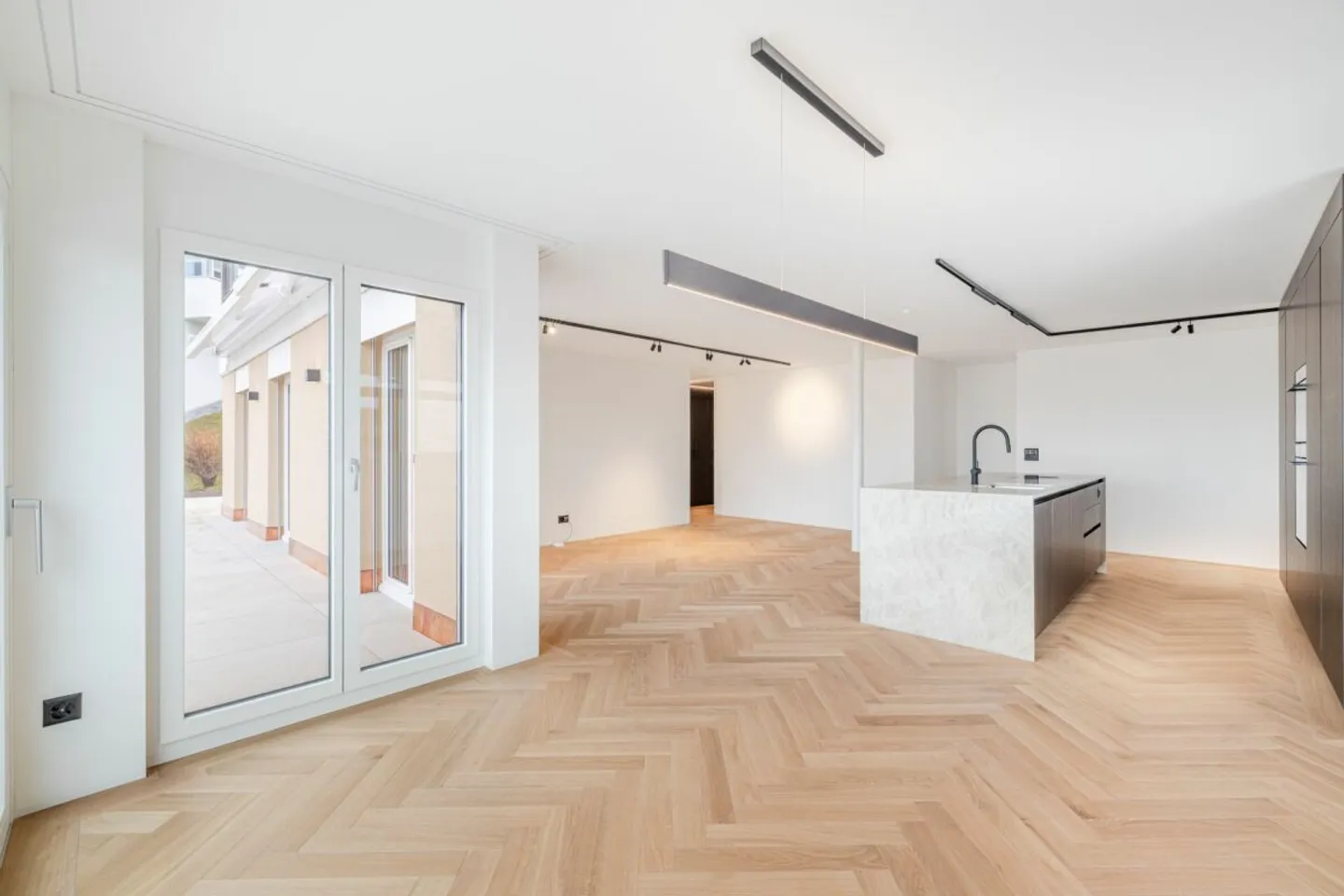 Luxurious & completely renovated 4.5-room terrace apartment at the gateway to Central Switzerland - Photo 2 of 12