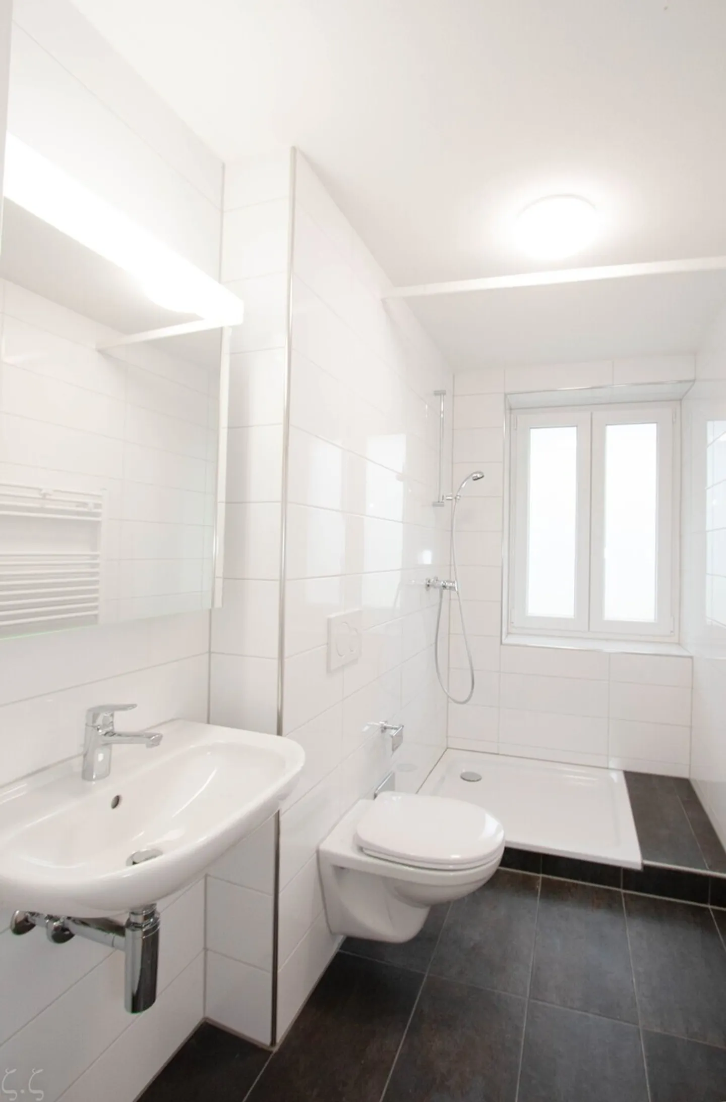 Résidence urbaine exclusive - Rénovée avec des matériaux de haute qualité et prête à emménager - Photo 2 sur 8