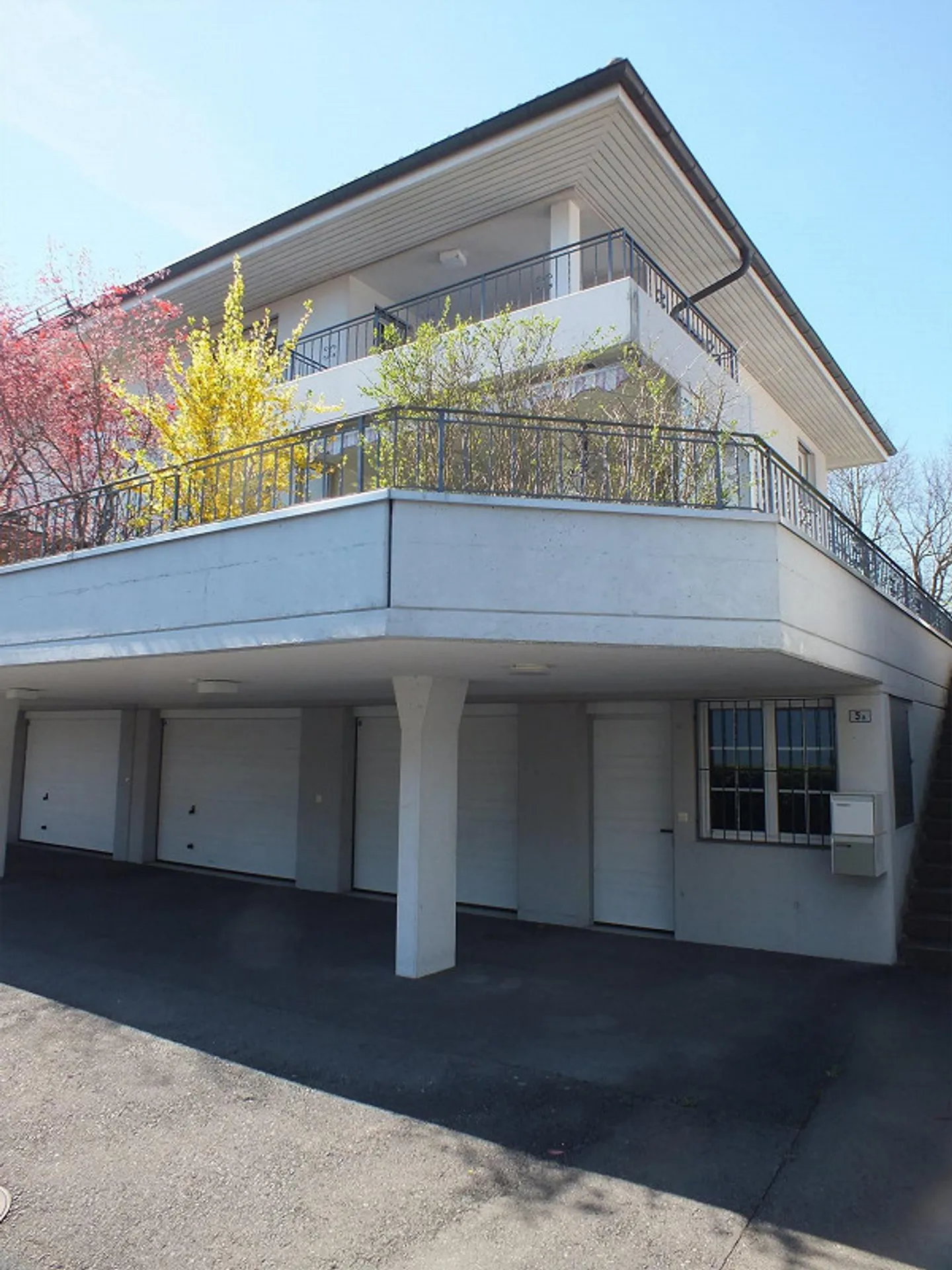 Beautiful, attractive 4.5 room semi-detached house in a sunny location - Photo 2 of 23