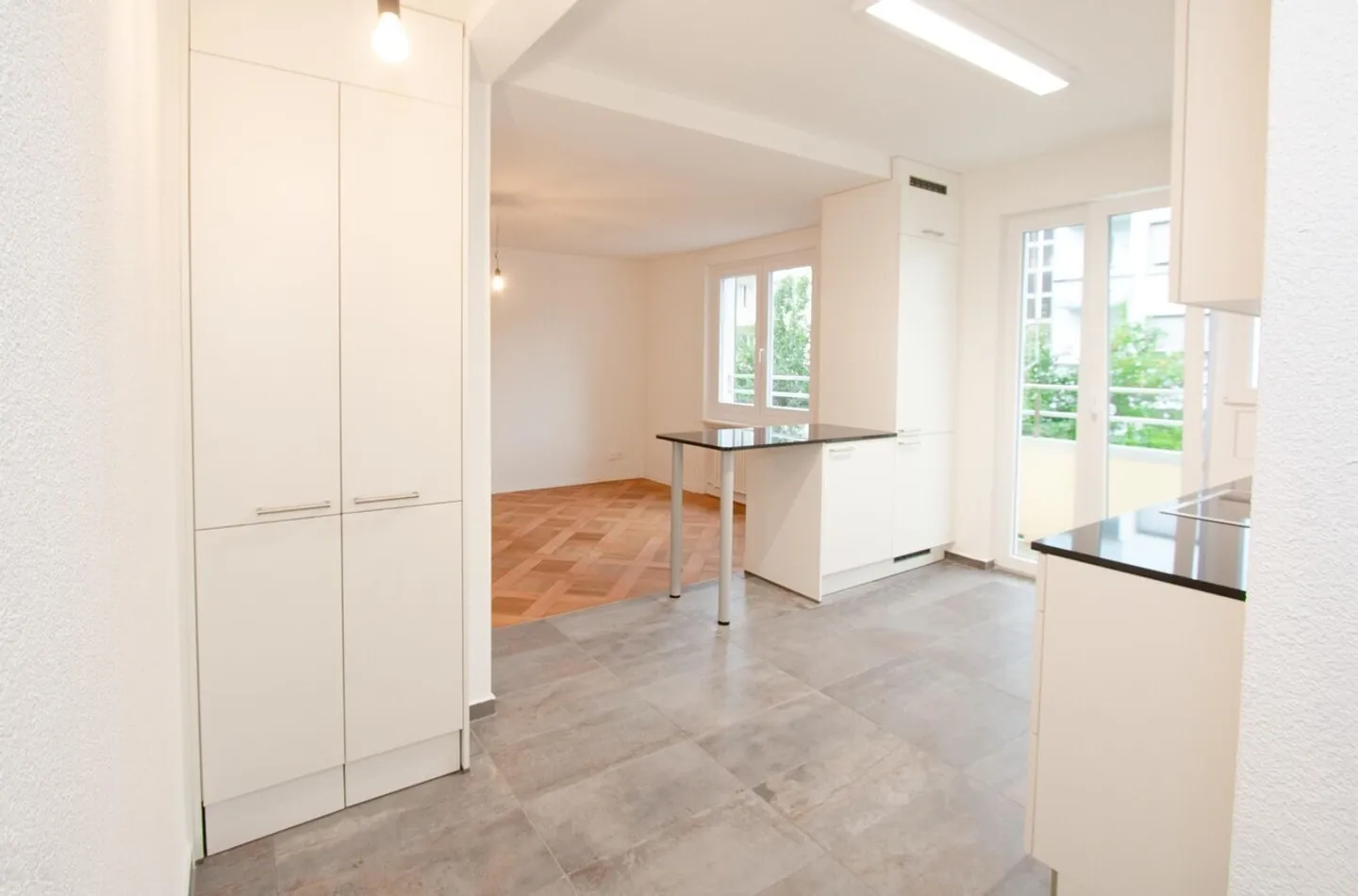 Résidence urbaine exclusive - Rénovée avec des matériaux de haute qualité et prête à emménager - Photo 5 sur 8