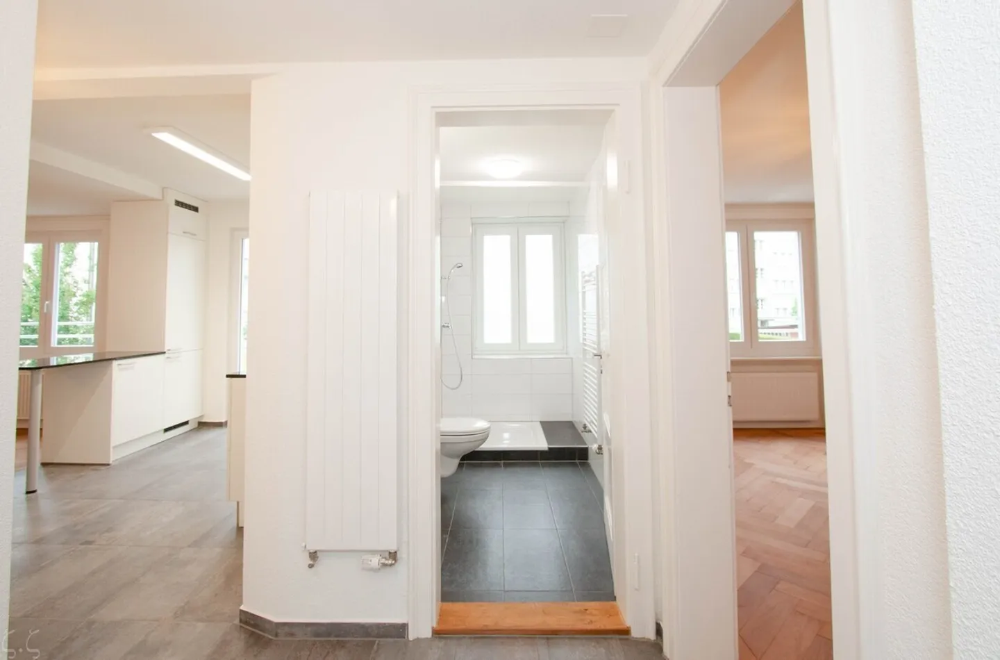 Résidence urbaine exclusive - Rénovée avec des matériaux de haute qualité et prête à emménager - Photo 7 sur 8