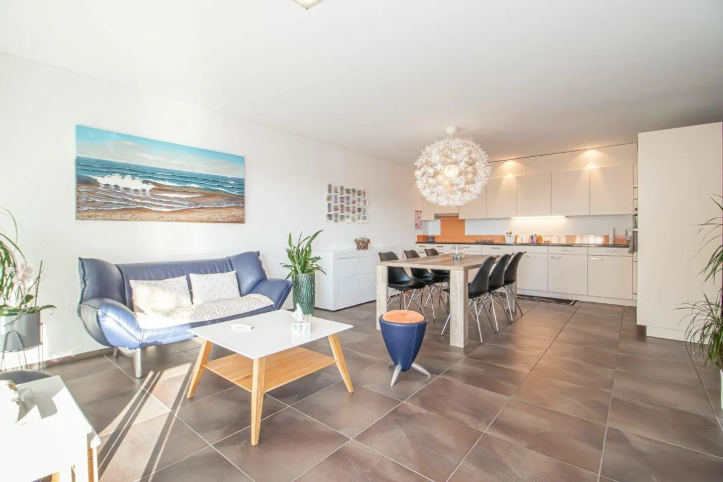 Appartamento moderno di 3,5 stanze in posizione centrale con grande balcone a S... - Foto 2 di 7