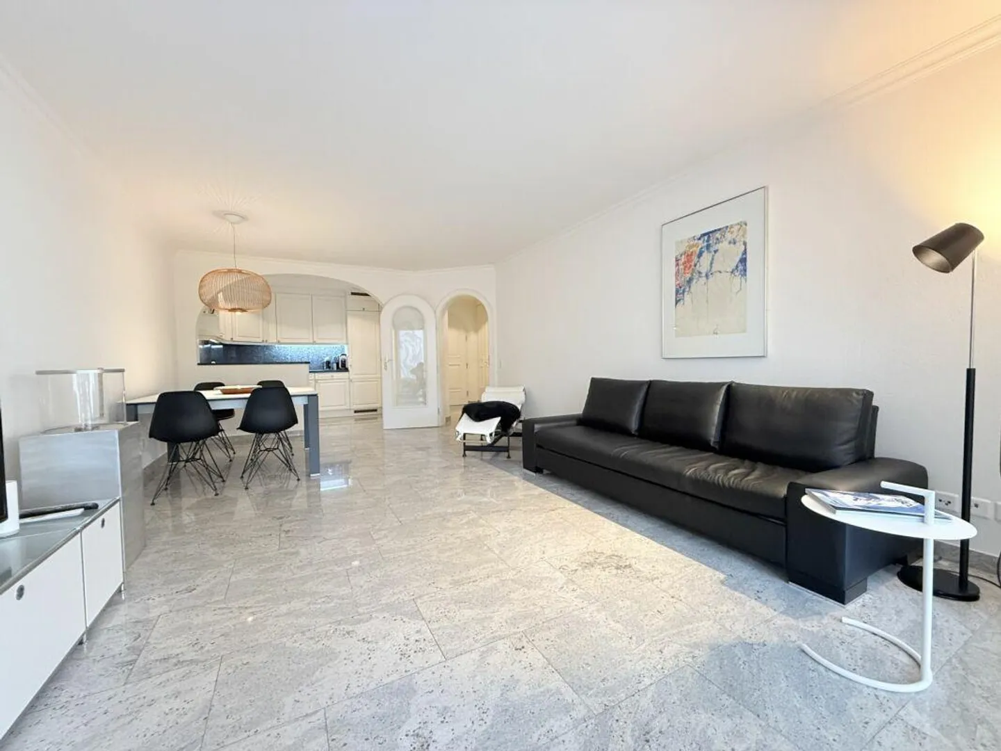 Elegant 2.5-room apartment with private garden in exclusive location ... - Photo 5 of 10