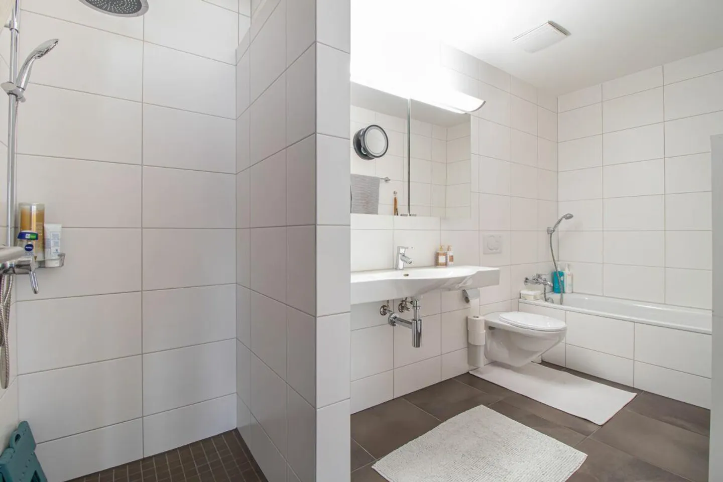 Appartamento moderno di 3,5 stanze in posizione centrale con grande balcone a S... - Foto 4 di 7