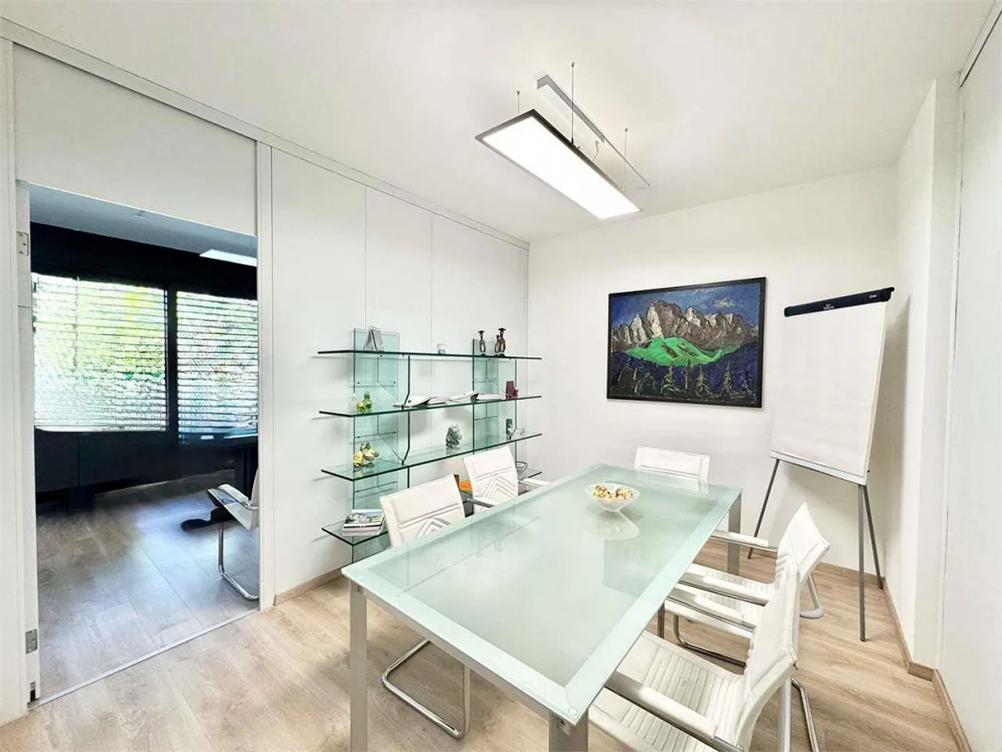 Elegant bright 3-room office a few steps from the center of Lugano - Photo 1 of 8