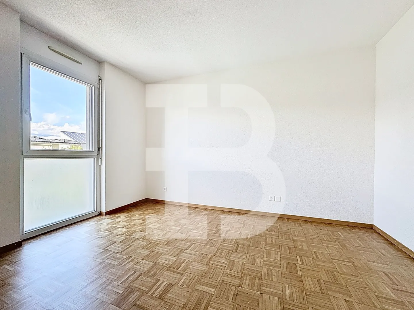 Schönes 4.5-Zimmer-Apartment in ruhiger Lage und nahe bei den Annehmlichkeiten - Foto 4 von 6