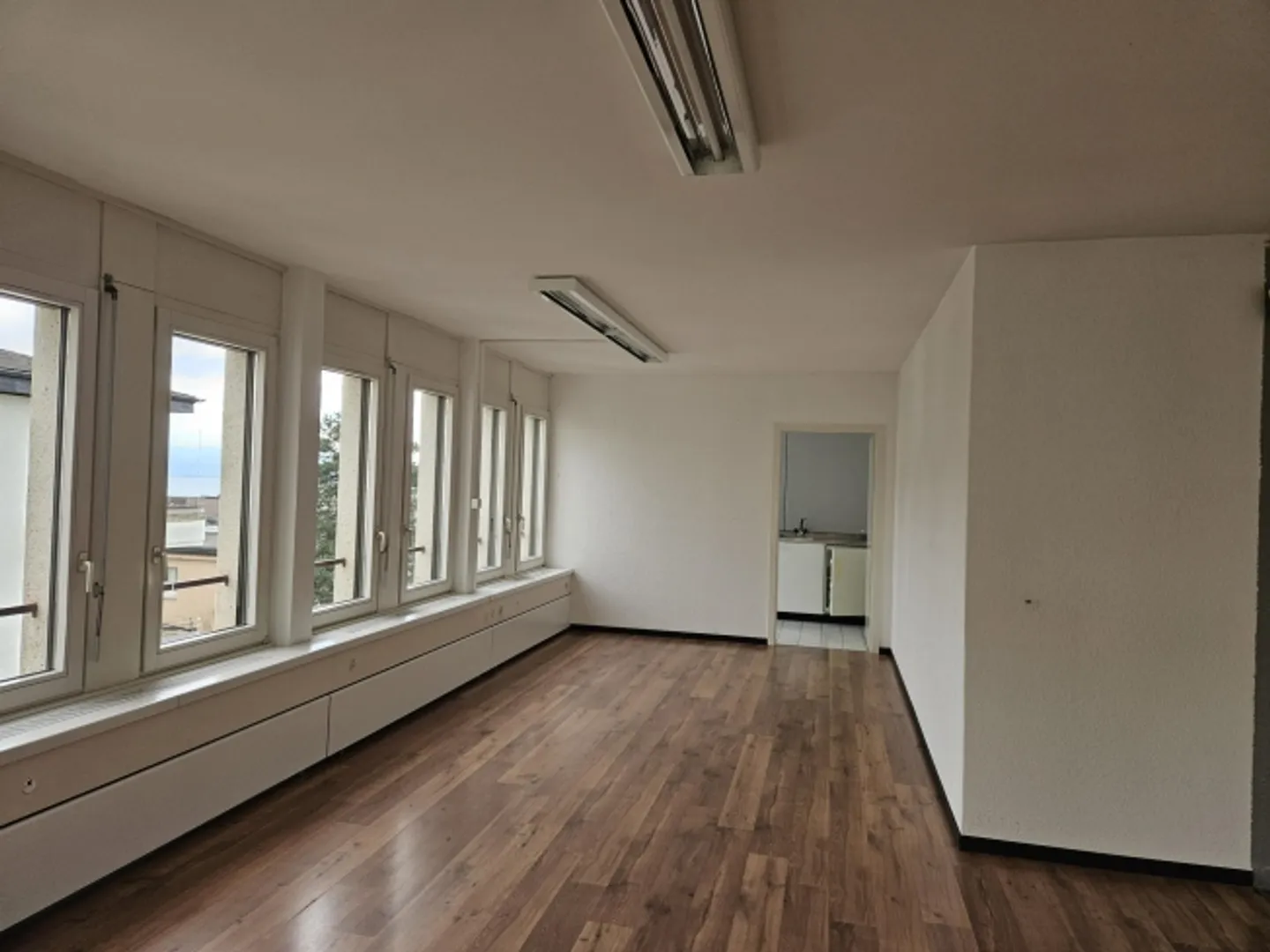 Spazio ufficio in affitto - Foto 4 di 5
