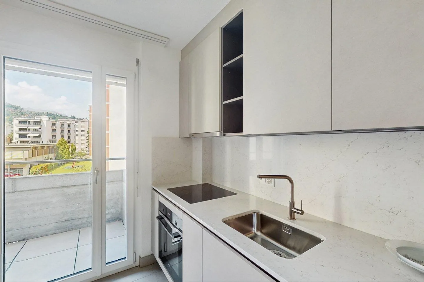Viganello to live - Splendid 5.5 rooms close to every convenience - Photo 3 of 13