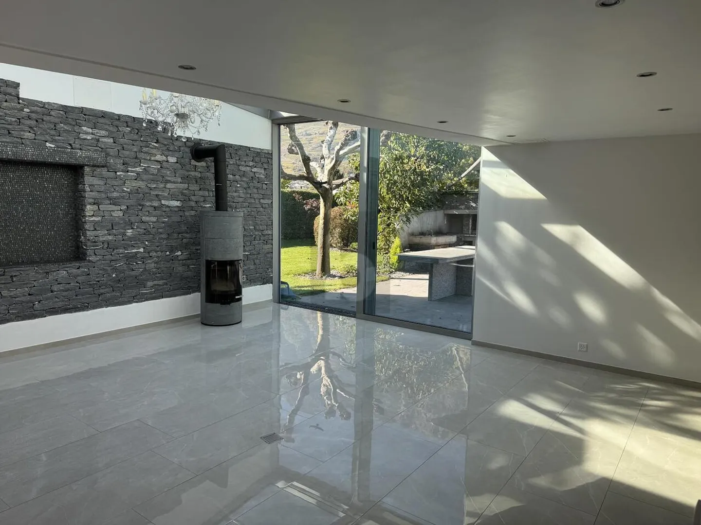 Villa Elegante con Vista Montagna - Foto 3 di 6