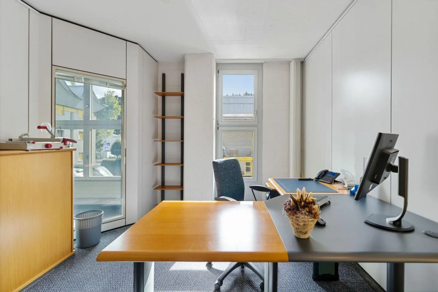 Espace de bureau polyvalent avec un bon plan d'étage - Photo 15 sur 18