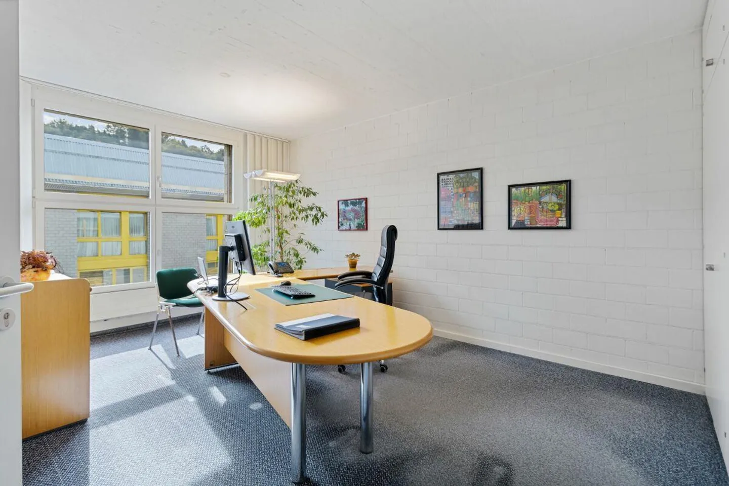 Espace de bureau polyvalent avec un bon plan d'étage - Photo 14 sur 18