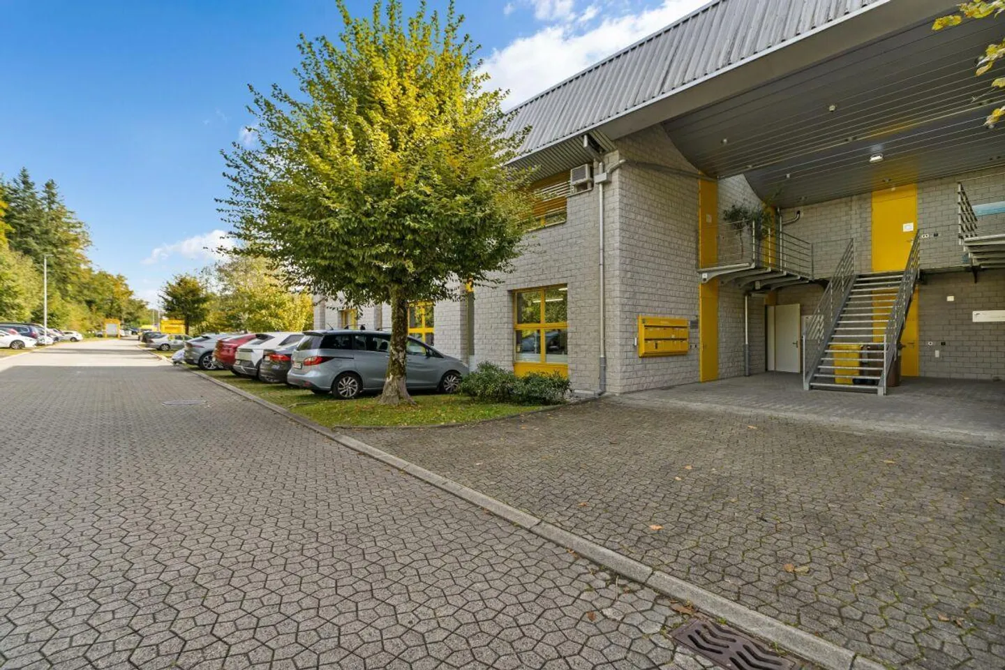 Espace de bureau polyvalent avec un bon plan d'étage - Photo 17 sur 18