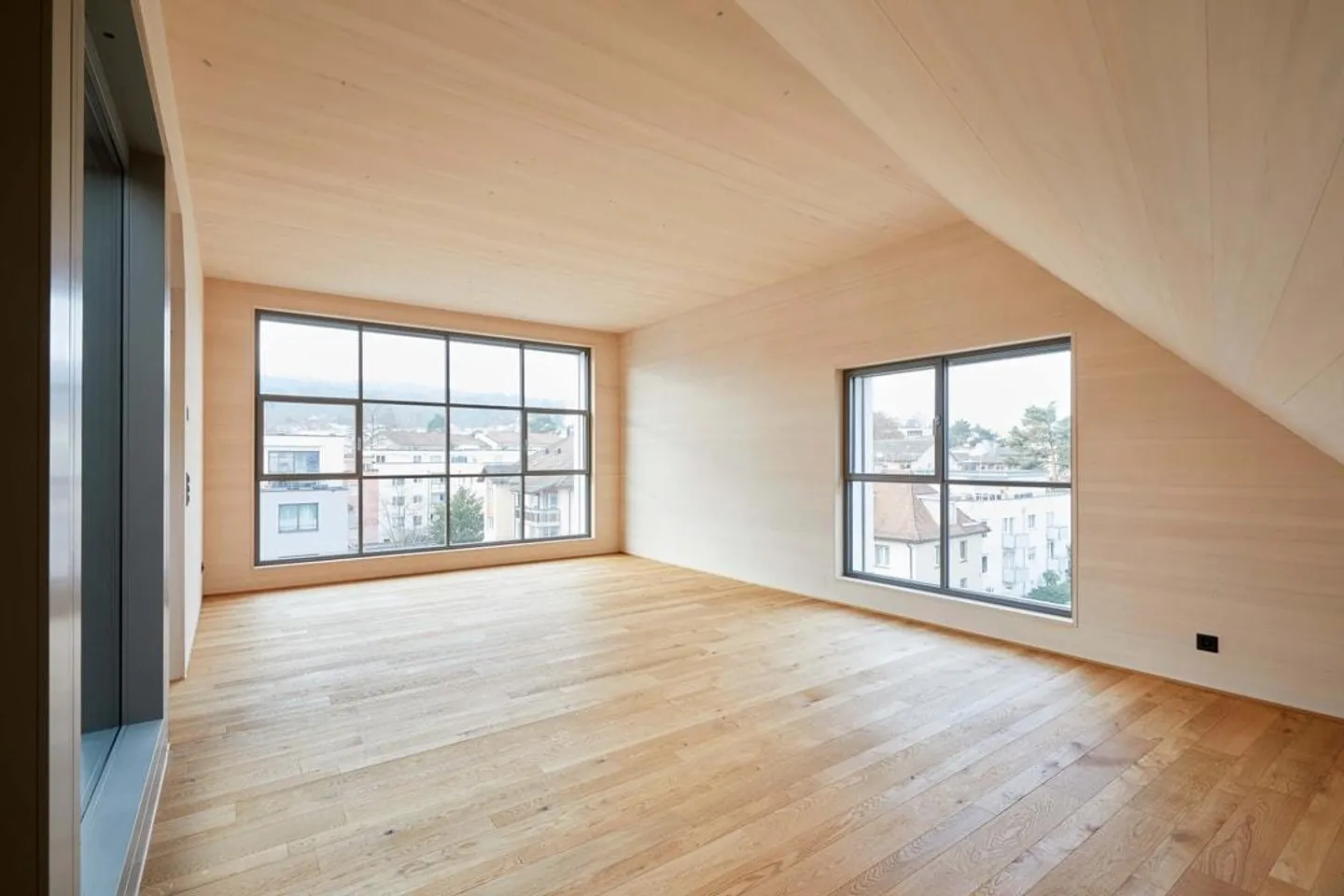 Dreamlike Penthouse with Private Rooftop Terrace - Photo 4 of 11