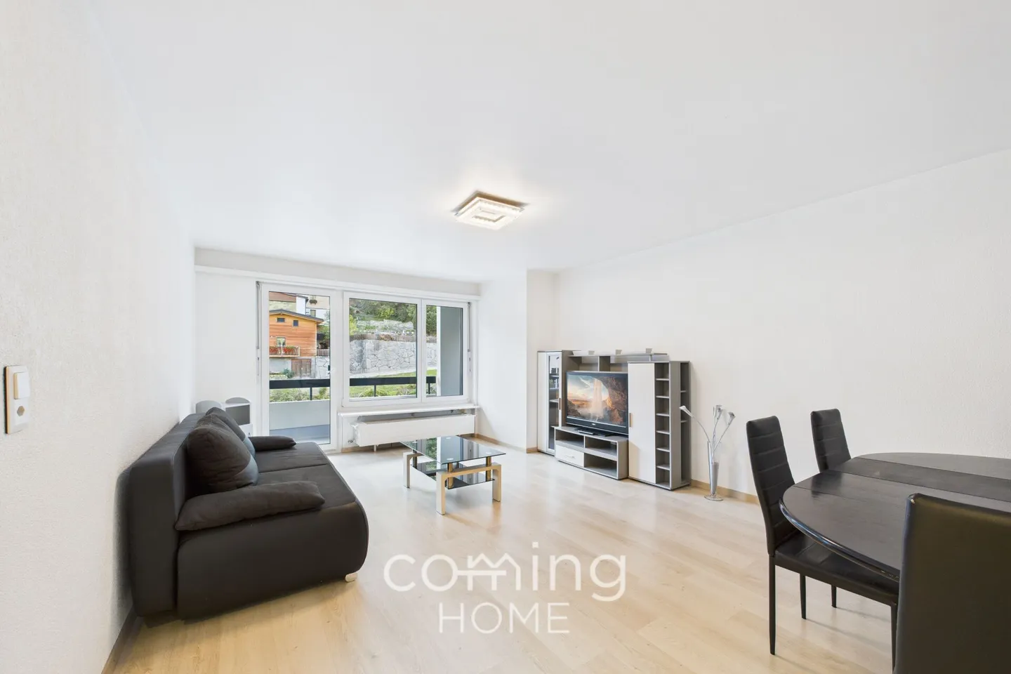 Modern 4.5-room apartment in Visp - central, sunny, and newly renovated - Photo 1 of 12