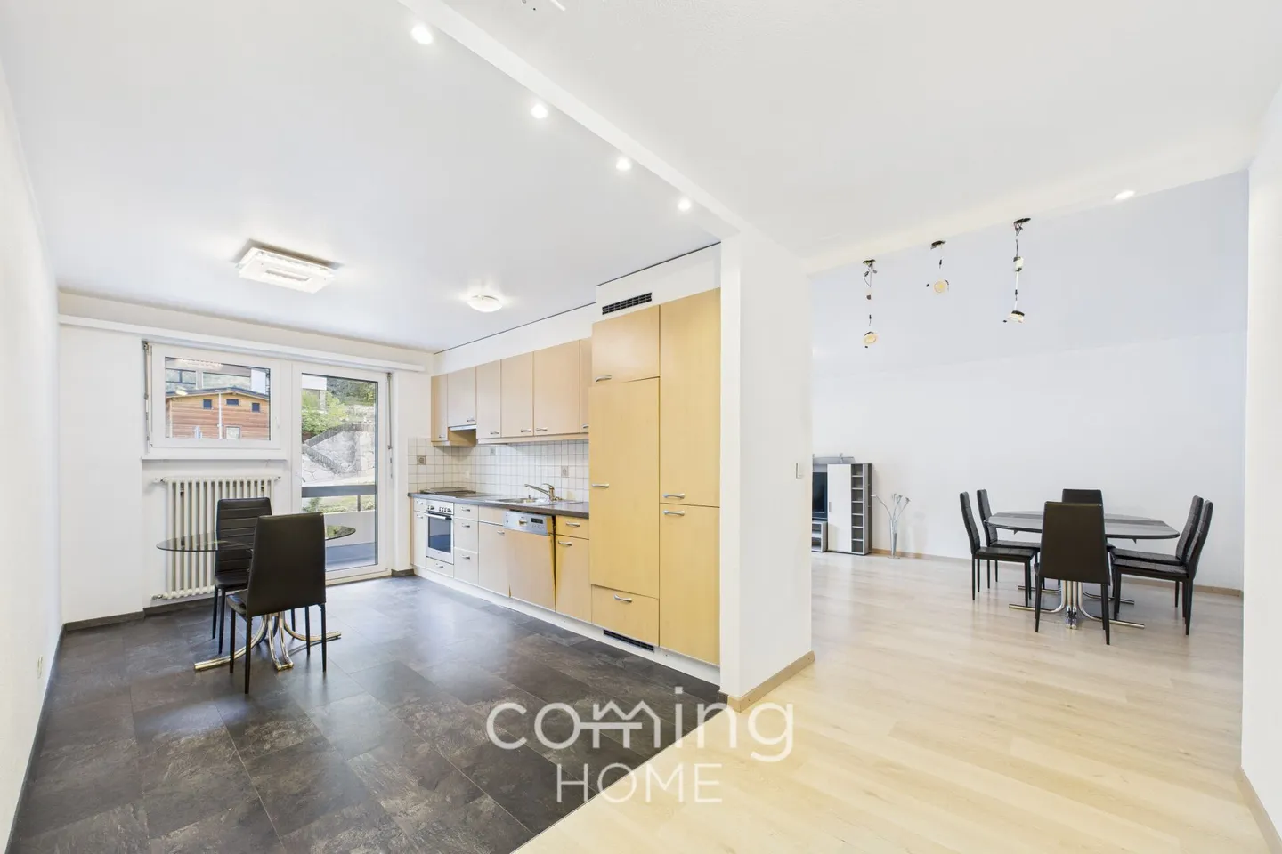 Modern 4.5-room apartment in Visp - central, sunny, and newly renovated - Photo 2 of 12
