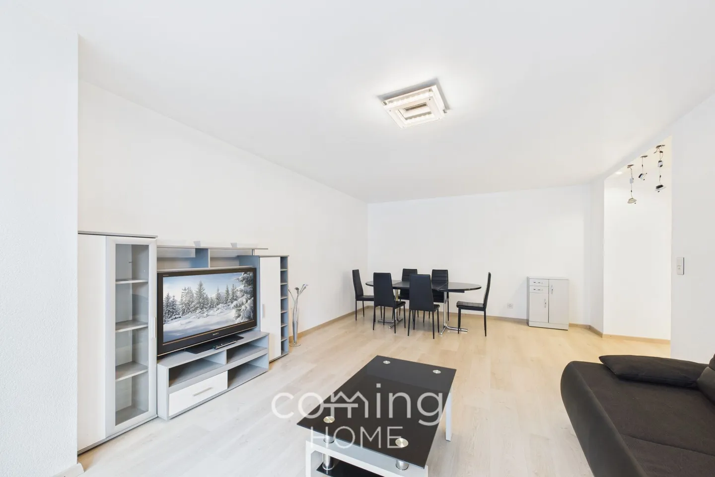 Modern 4.5-room apartment in Visp - central, sunny, and newly renovated - Photo 3 of 12